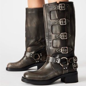 Steve Madden Rocky Brown Distressed Boots